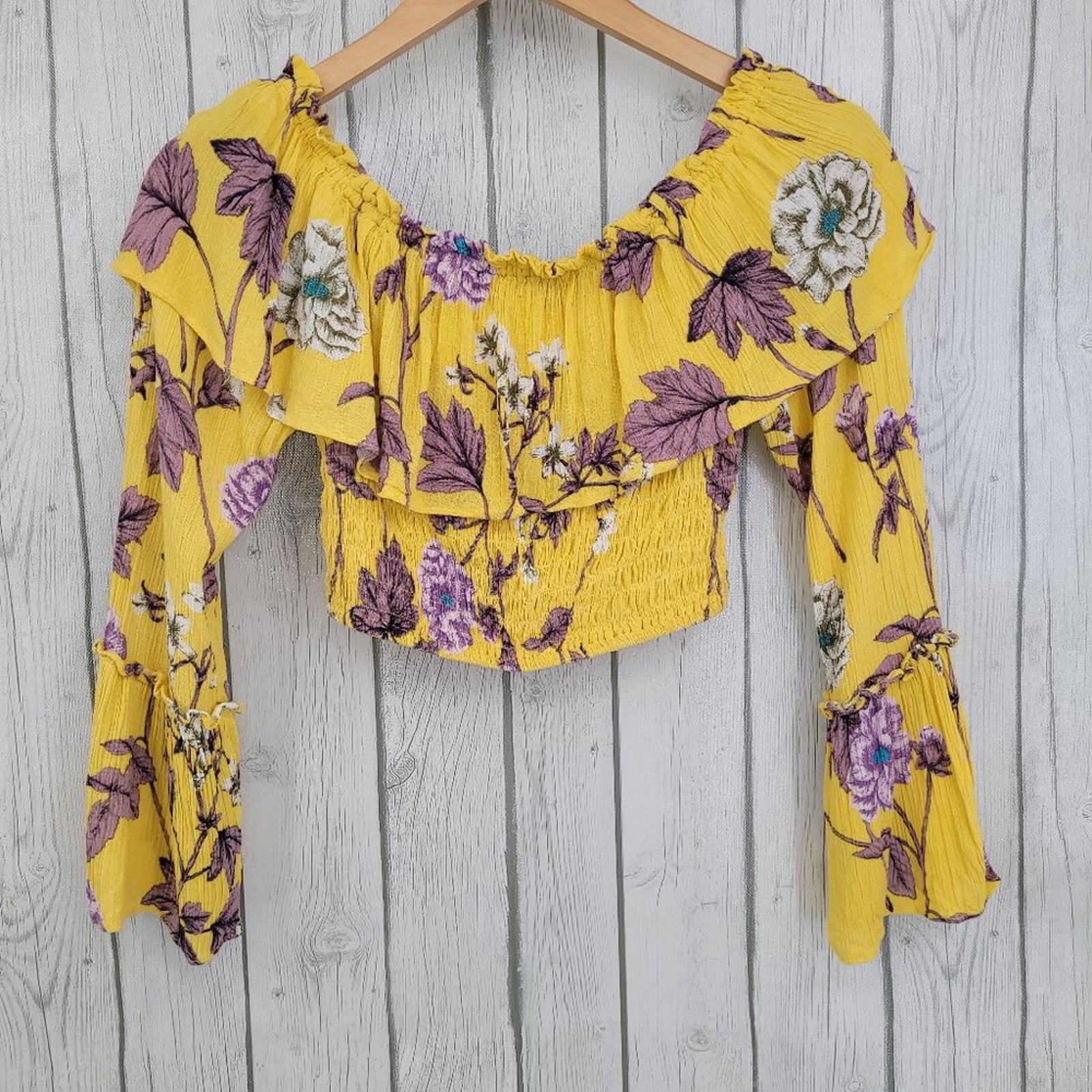 Illa Illa Floral Smocked Bell Sleeve Crop Top M